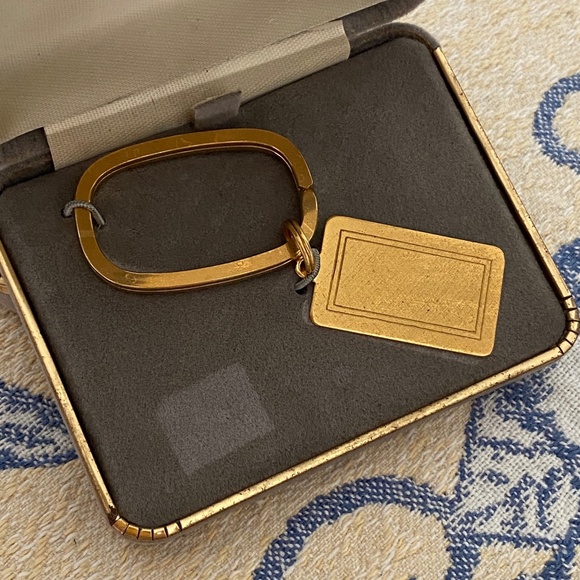 Gold Electroplate Keyring Satin Finish Rectangular - Picture 3 of 16